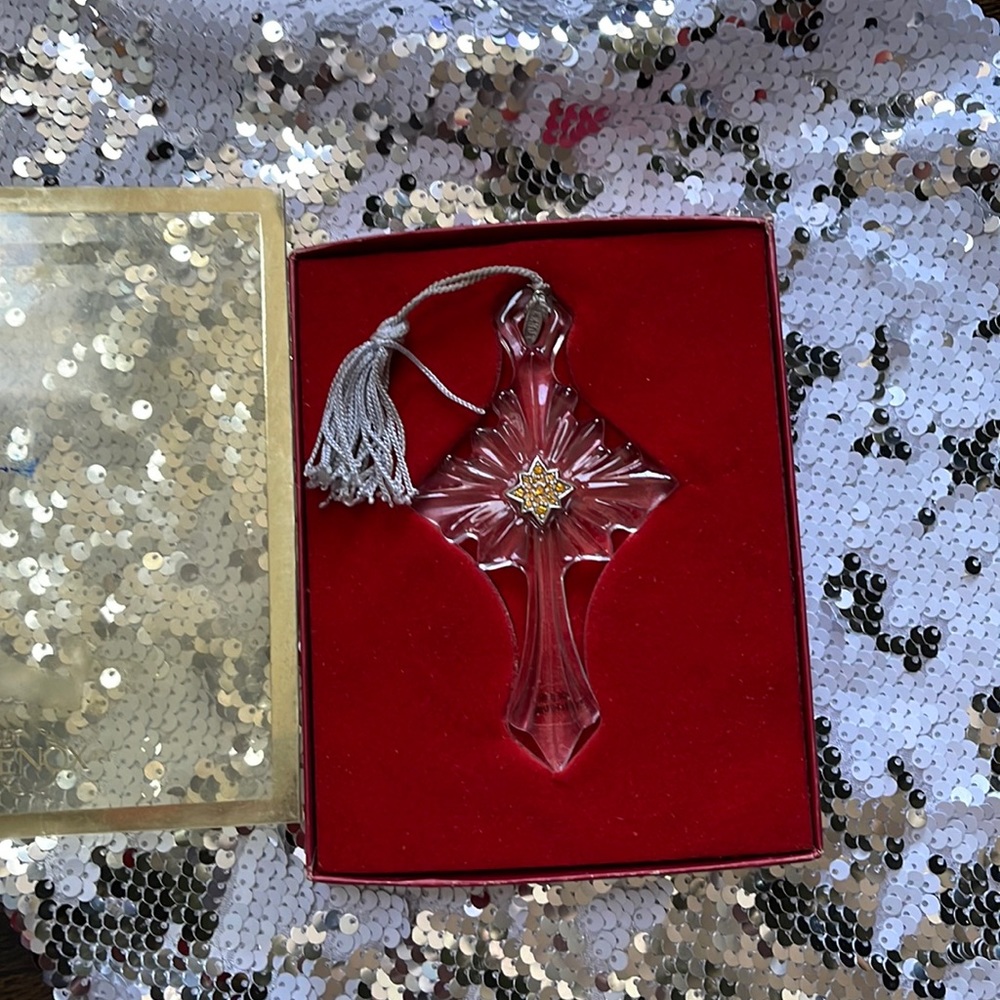 Vintage 1999 Lenox lead crystal cross